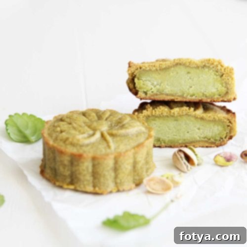 Mooncake: Πάνω από 20 Πρωτότυπες Γεύσεις και Συνταγές για τη Γιορτή του Μεσοφθινοπώρου 3 Mooncakes φυστικιού με γέμιση πάστα φασολιών μάτσα
