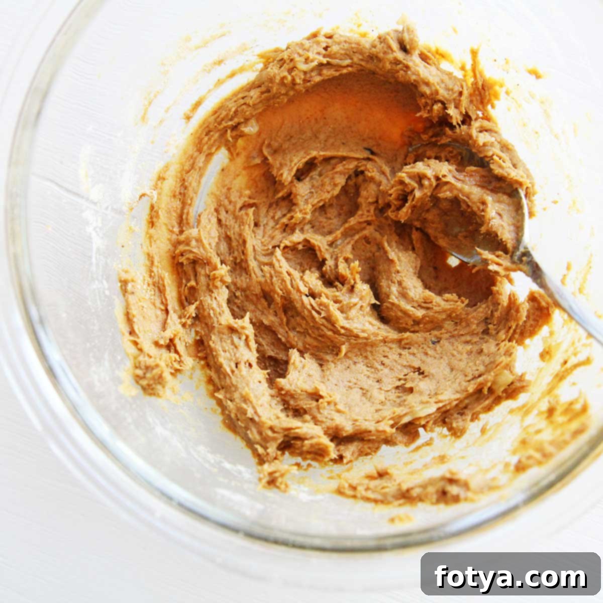 Σπιτικά Κύπελλα Φυστικοβούτυρου PB Fit: Η Υγιεινή, Vegan και Χωρίς Ζάχαρη Απόλαυση 5 Έλεγχος συνοχής της γέμισης φυστικοβούτυρου