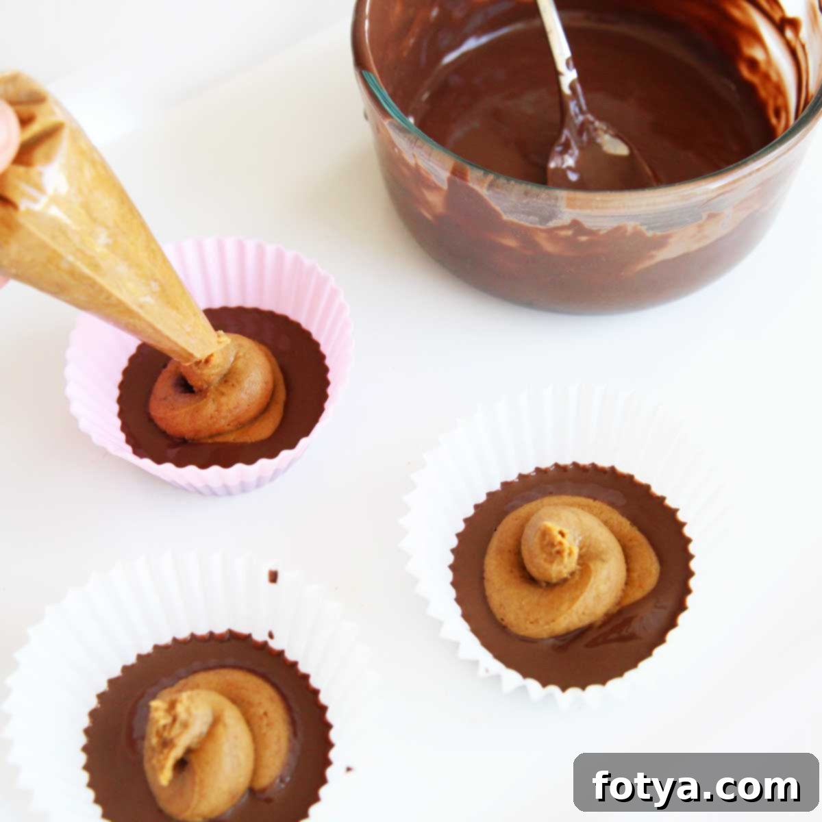 Σπιτικά Κύπελλα Φυστικοβούτυρου PB Fit: Η Υγιεινή, Vegan και Χωρίς Ζάχαρη Απόλαυση 8 πώς να φτιάξετε σπιτικά υγιεινά κύπελλα φυστικοβούτυρου reeses στο σπίτι