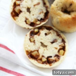 Βίγκαν Μηλοπιτογεμιστά Μπέιγκελ 13 Vegan bagels με γέμιση μηλόπιτας και σάλτσα μήλου