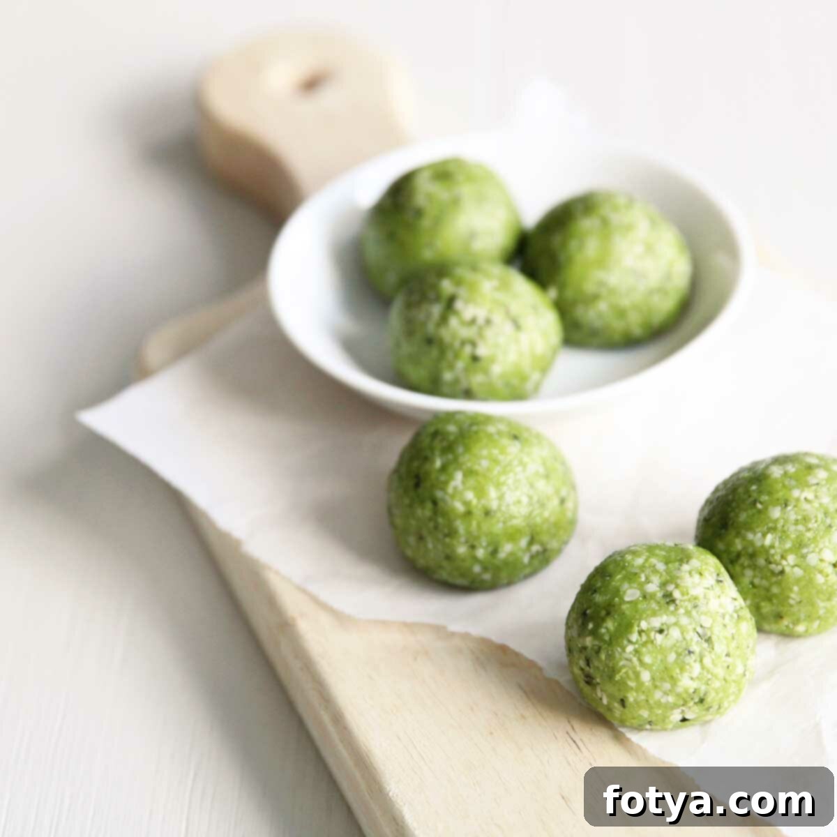 Μπάλες Πρωτεΐνης Matcha Latte Έκρηξη Ενέργειας με Πεπτίδια Κολλαγόνου 7 μπάλες πρωτεΐνης matcha latte με κολλαγόνο και επιπλέον γαρνιτούρες