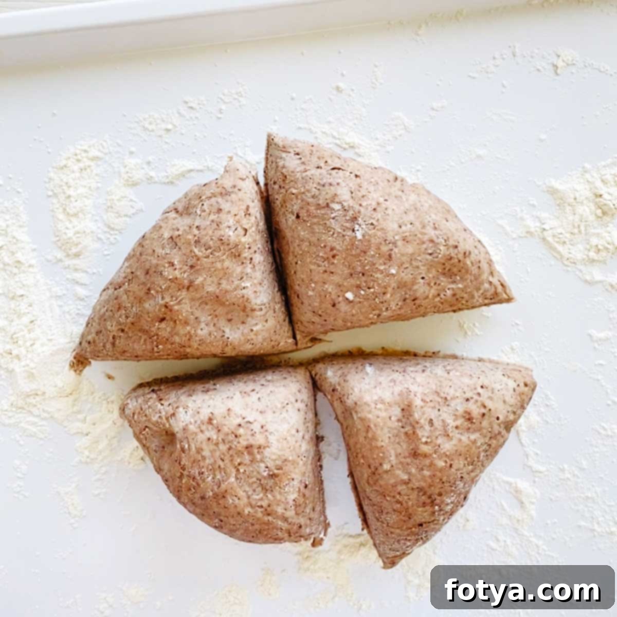 Πίτα Μαύρων Φασολιών Χαμηλών Υδατανθράκων 8 Χωρίστε τη σε 4 κομμάτια και χρησιμοποιήστε τα χέρια σας για να τεντώσετε απαλά τη ζύμη. (αυτή η διαδικασία διαμόρφωσης είναι αρκετή για να ξεφουσκώσει τη ζύμη).