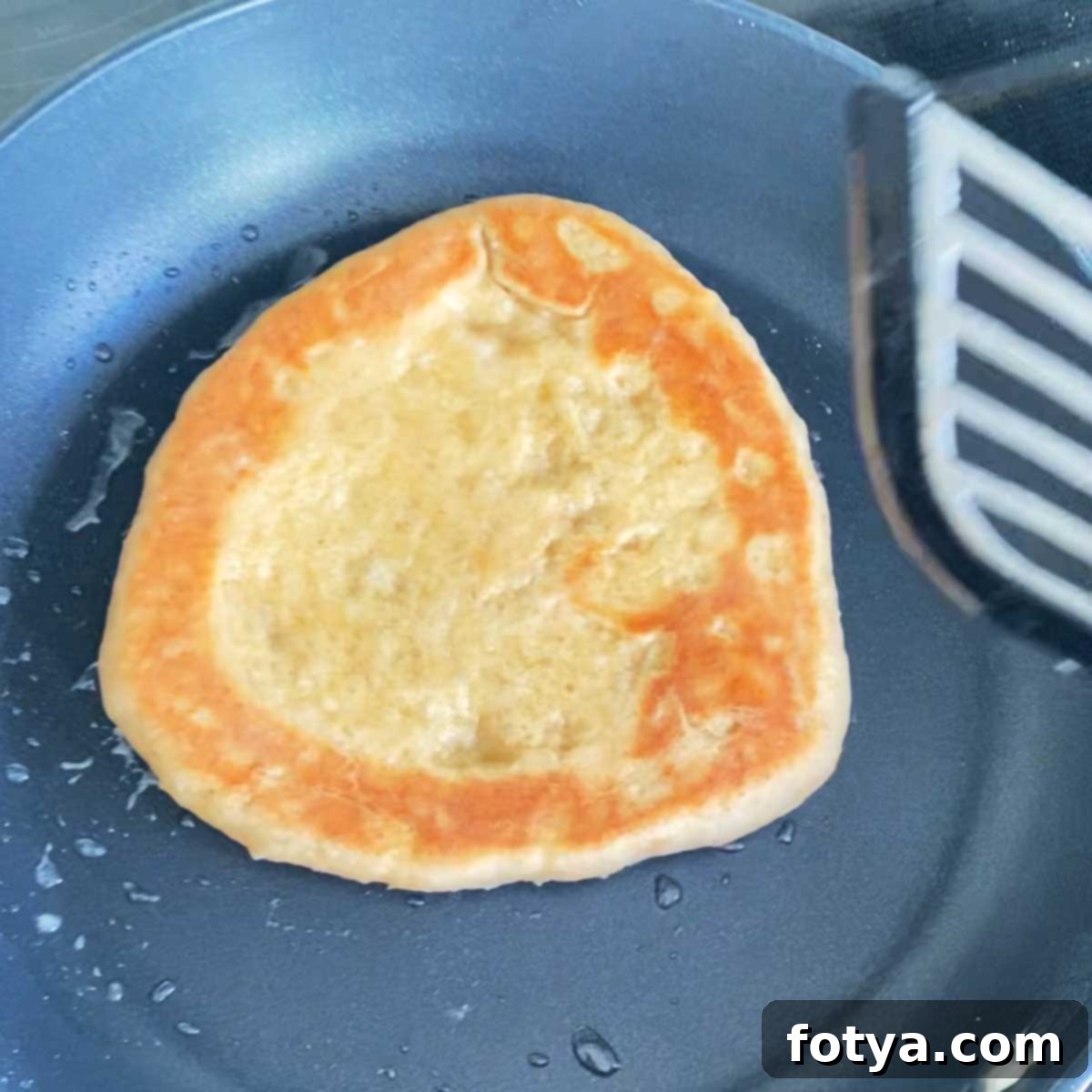 Πίτα Νάαν Φακής Χαμηλών Υδατανθράκων με Πολυκόφτη 11 Μαγειρέψτε το ψωμί πίτας σε τηγάνι με καπάκι