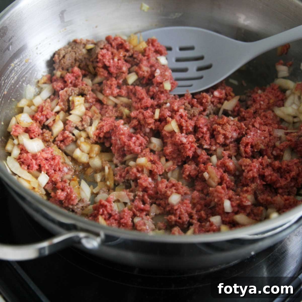 Η απόλυτη εύκολη φυτική γέμιση για μότσι, buns και dumplings 3 Μαγείρεμα του Impossible Meat σε τηγάνι