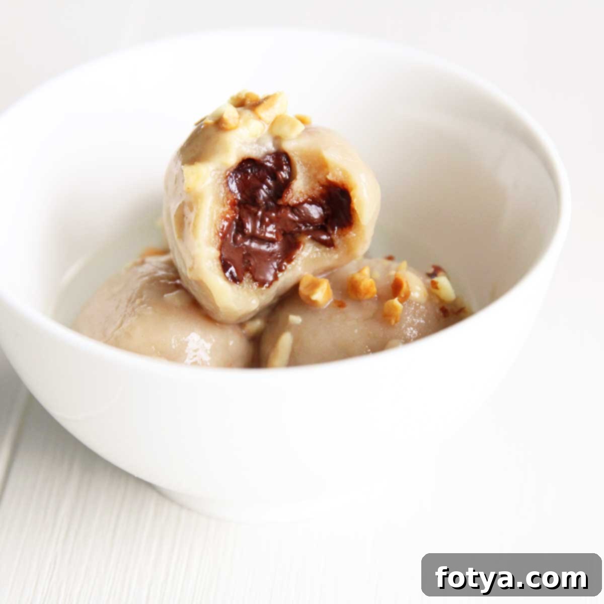 Γεμιστά Τανγκ Γιουάν με φυστικοβούτυρο PB Fit 9 Tang Yuan με φυστικοβούτυρο σε γάλα σόγιας