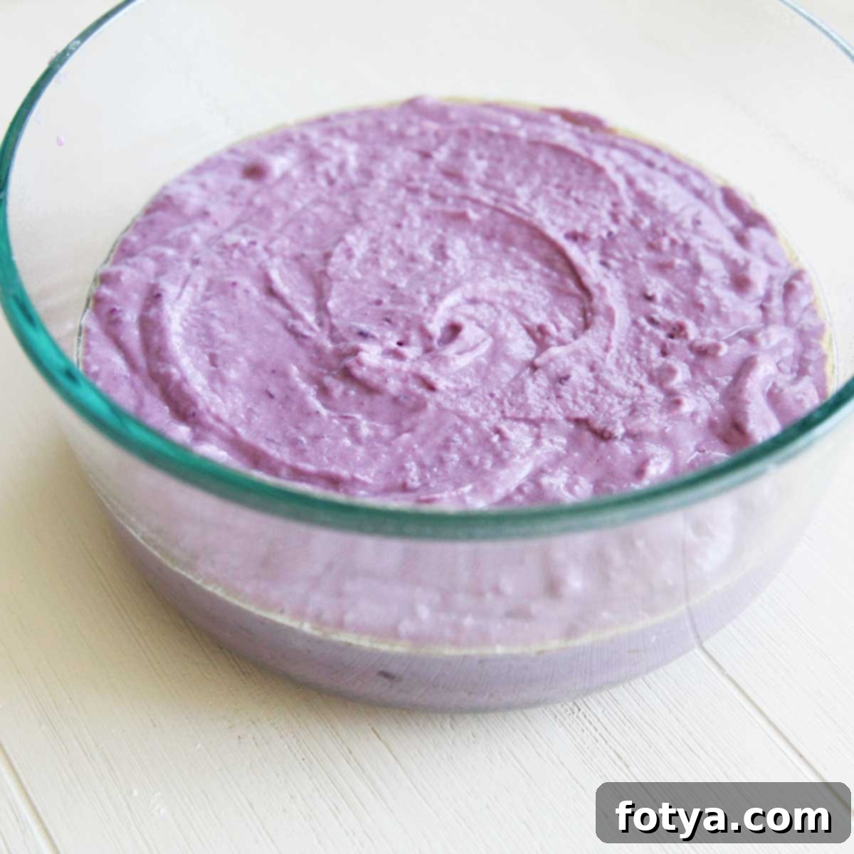 Απολαυστικό Μωβ Κέικ Ube Mochi 8 Ανακάτεμα λαδιού καρύδας στην ζύμη μοτσι κέικ
