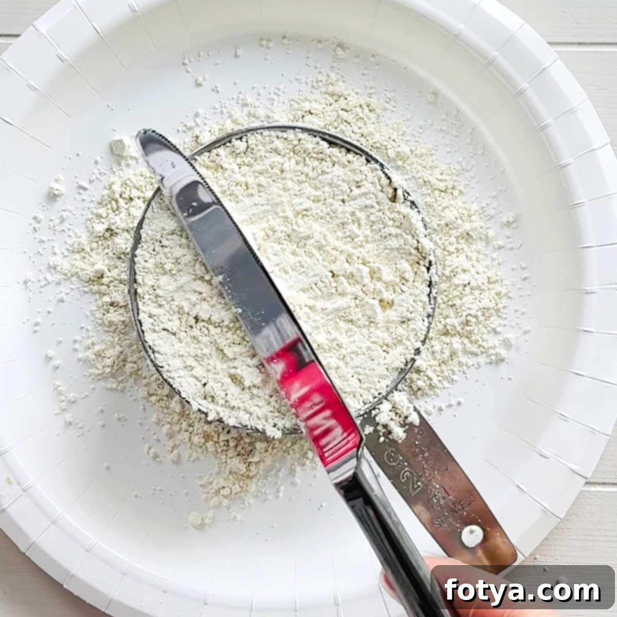 Τα Απόλυτα Γλυκά Πασχαλινά Αυγά Ελληνικού Γιαουρτιού Φράουλας 2 Προετοιμασία αλεσμένου βούτυρου αμυγδάλου σε σκόνη