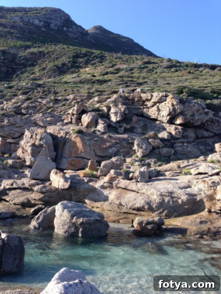 Καλό Ταξίδι, Νότια Αφρική 10 Ο αρραβωνιαστικός και φίλος σκαρφαλώνουν στα βράχια στην παραλία Noerdhook