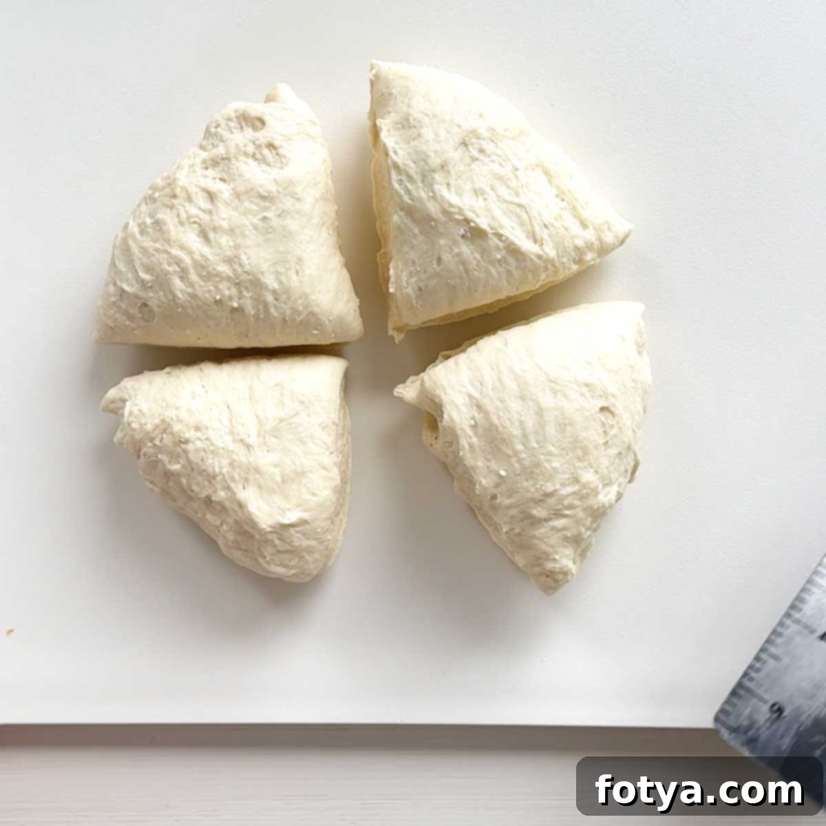 Πανεύκολη Πρωτεϊνούχα Πίτα Ναν με Cottage Cheese και 5 Μόνο Υλικά 8 Διαχωρισμός της ζύμης σε μερίδες