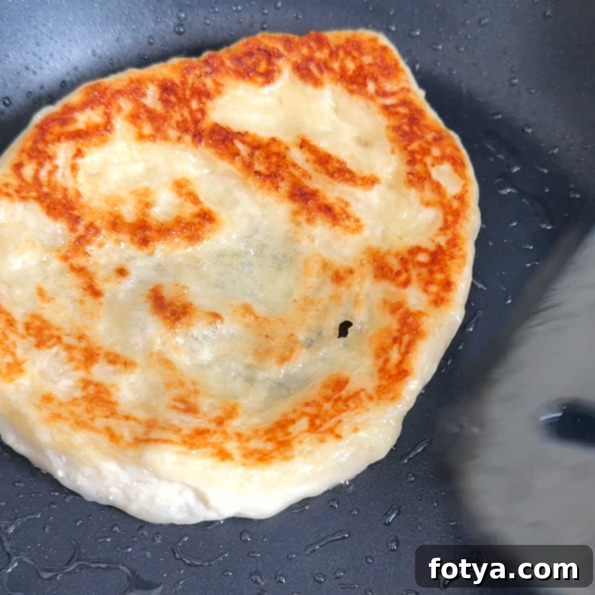 Πανεύκολη Πρωτεϊνούχα Πίτα Ναν με Cottage Cheese και 5 Μόνο Υλικά 11 Μαγείρεμα επίπεδου ψωμιού σε τηγάνι