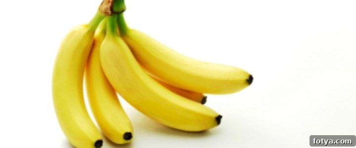 Πόσες θερμίδες έχει μια μπανάνα; 2 Φρέσκια μπανάνα και φέτες μπανάνας, ιδανική για υγιεινό σνακ