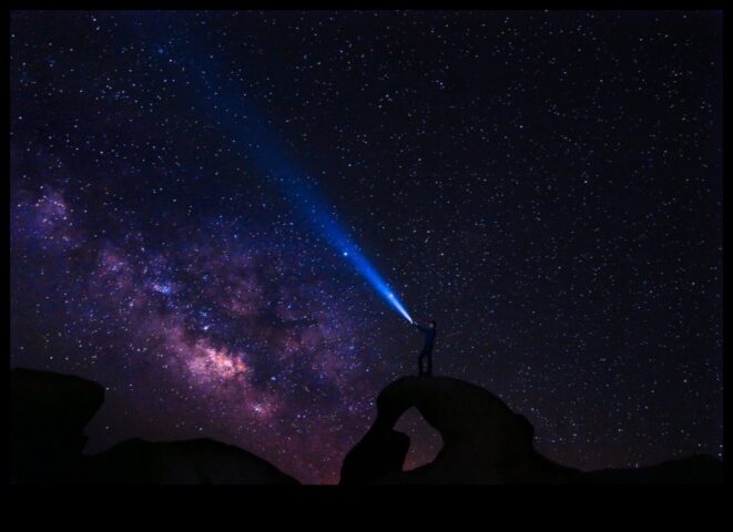 Ουράνιοι πλοηγοί που μας καθοδηγούν στις τροχιές του Σύμπαντος Ουράνιοι πλοηγοί που μας καθοδηγούν στις τροχιές του Σύμπαντος