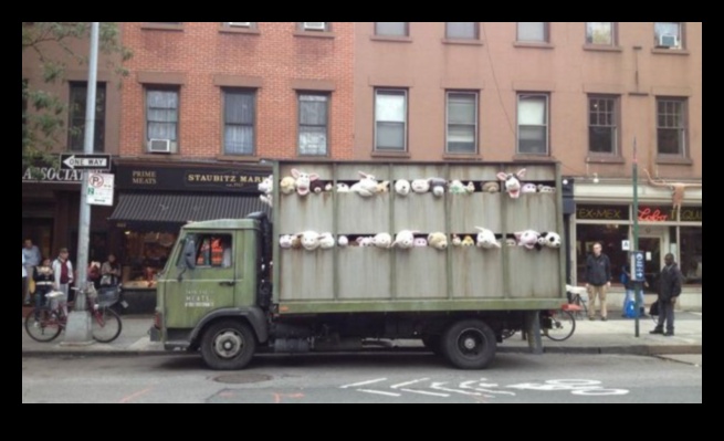 Η τέχνη της μεταφοράς ενός όμορφου αφιερώματος στα φορτηγά που κινούν τον κόσμο 5 The Art of Hauling: Αισθητική ομορφιά στον κόσμο των φορτηγών