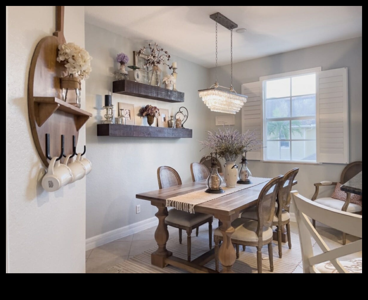 Πώς μπορώ να δημιουργήσω μια αίσθηση Urban Farmhouse στην τραπεζαρία μου με το Farmhouse Decor Ideas;