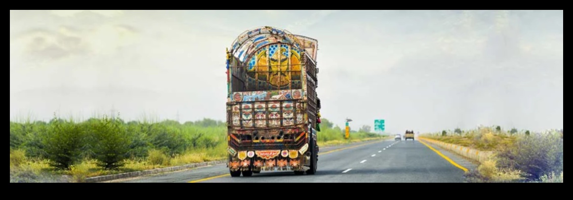 Η τέχνη της μεταφοράς ενός όμορφου αφιερώματος στα φορτηγά που κινούν τον κόσμο 1 The Art of Hauling: Αισθητική ομορφιά στον κόσμο των φορτηγών